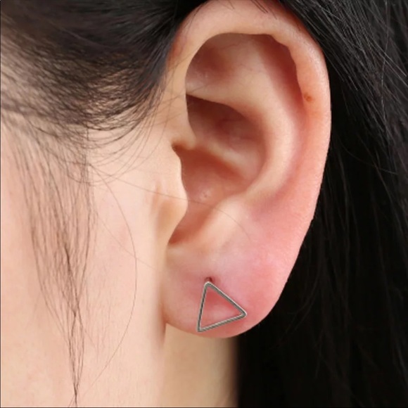 New Geometry Hollow Triangle Stud Earrings - Picture 3 of 4